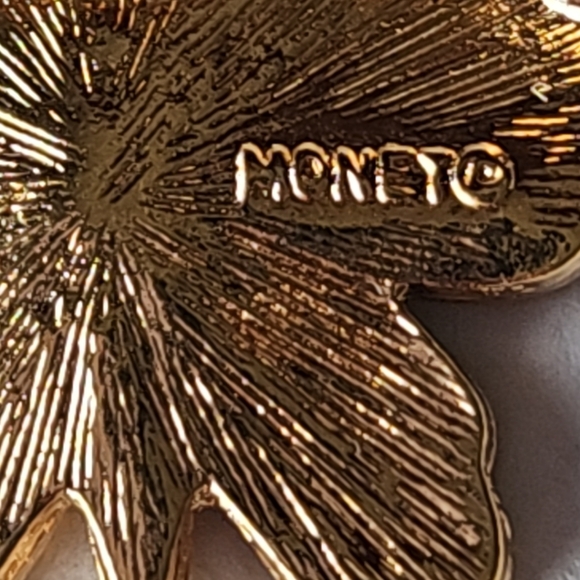 #112 Monet Vintage & Dainty Enamel Butterfly White & Gold Tone Brooch - Picture 3 of 6